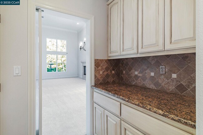 Building Photo - 1423 Homestead Ave