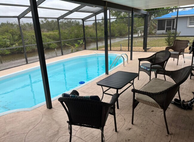 Nice quiet area to enjoy or bbq . Take a refreshing swim - 3193 Desoto Dr