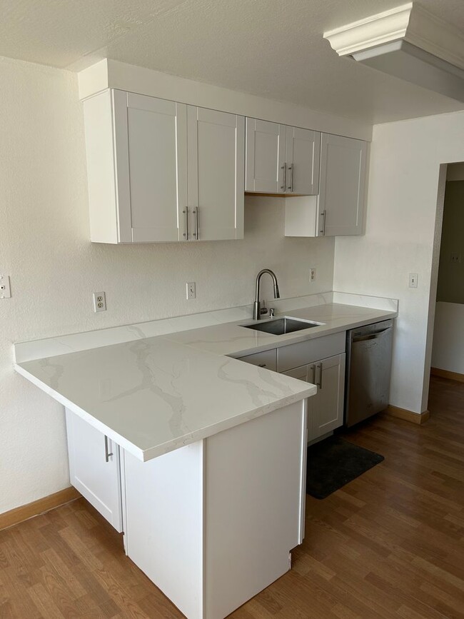 Building Photo - Welcome to Valley Crest Condos!