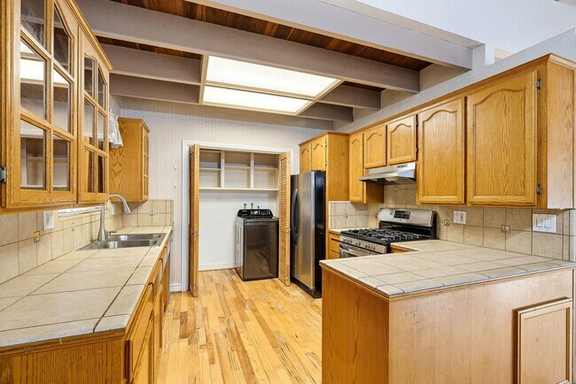 Building Photo - Sun-Filled 2BR/2BA Upper Home with Large Decks & Hardwood Floors in Aptos