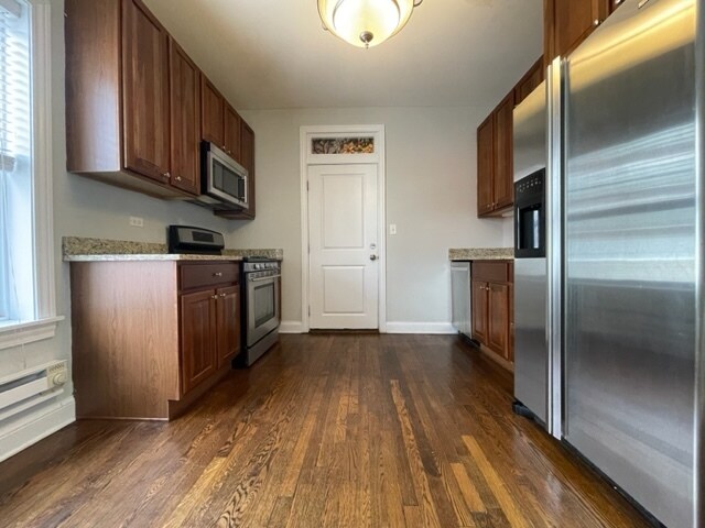 Building Photo - 742 W Addison St