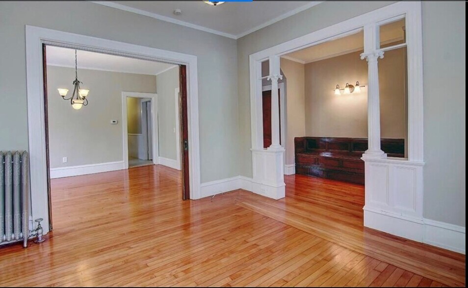 Building Photo - 173 Rochambeau Ave
