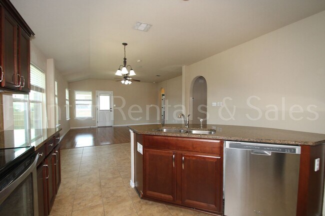 Building Photo - New in Management ! Spacious & Stylish Liv...