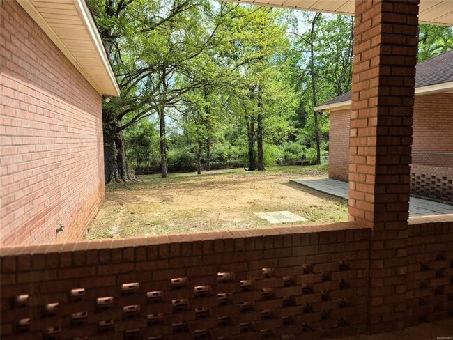 Building Photo - 2010 Edgewood Rd
