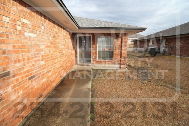 Building Photo - 2703 Lucille Dr