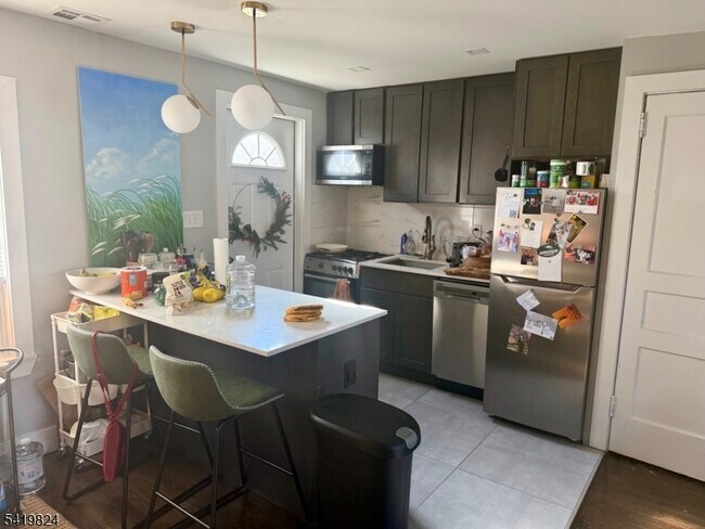 Building Photo - 10 Beech Spring Dr