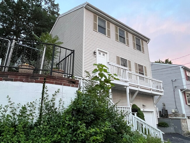 Primary Photo - 118 Montclair Ave