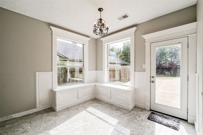 Building Photo - 8111 Edenwood Dr