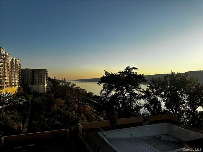 Building Photo - 1155 Warburton Ave