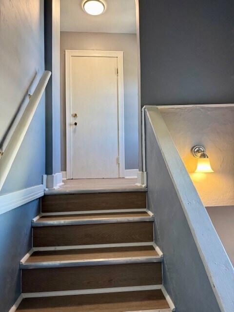 Building Photo - 81 Roberts Ave