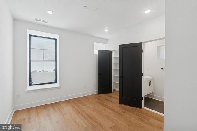 Building Photo - 2141 E Hagert St