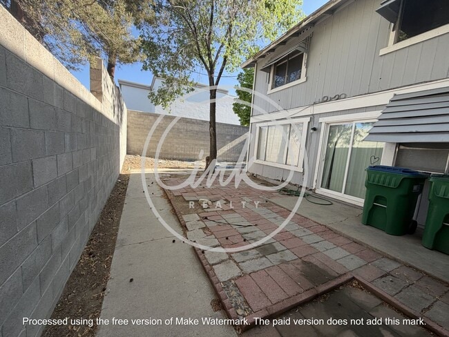 Building Photo - WO319-Woodside Drive 3190-3196