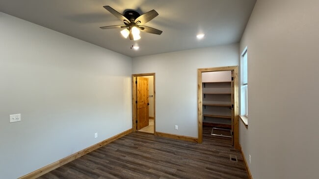 Building Photo - 527 B St