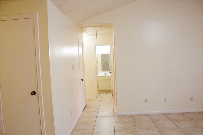 Building Photo - 16326 Quail Pl Dr