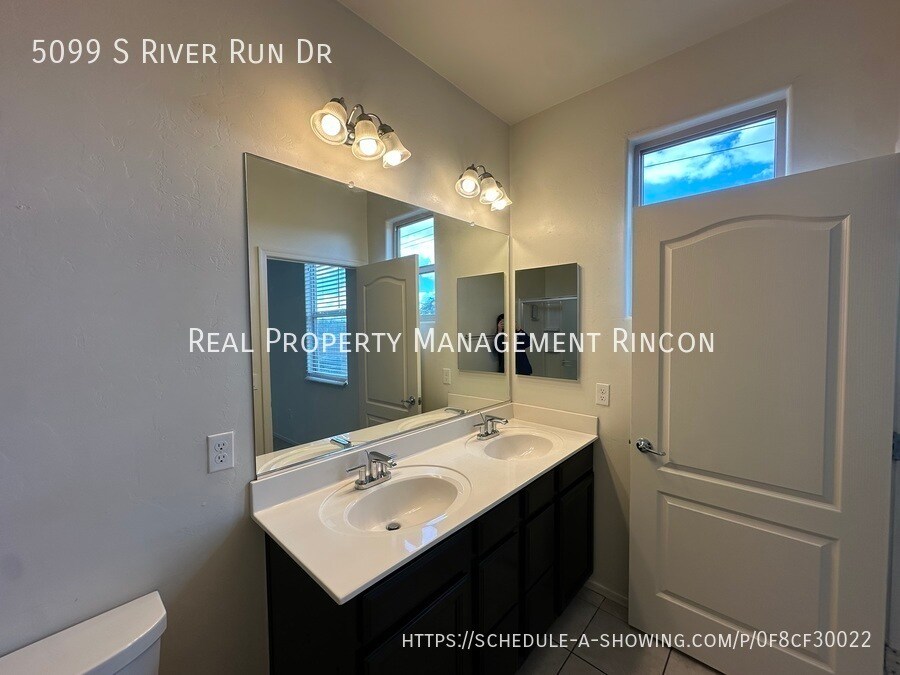 Building Photo - 5099 S River Run Dr