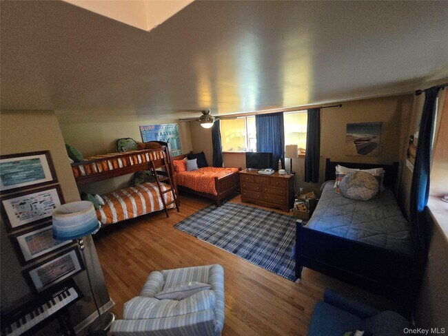 Building Photo - 870 Noyack Rd