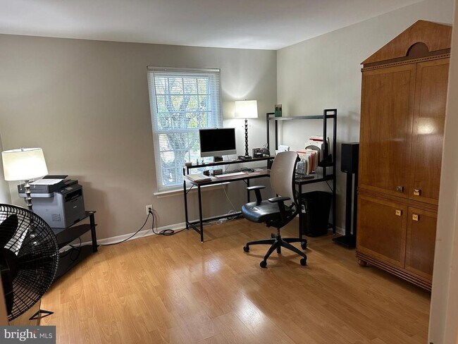 Building Photo - 441 Tomlinson Rd