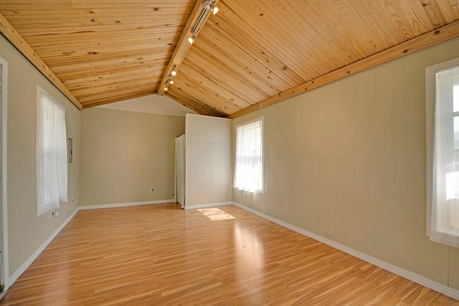 Building Photo - 336 Tuttle Rd