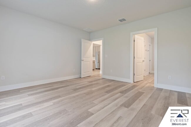 Building Photo - FULLY FENCED, LIKE NEW 3/2/2 IN PINE LAKES