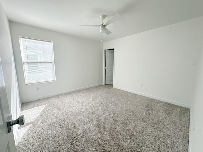 Building Photo - 424 Deer Path Lp