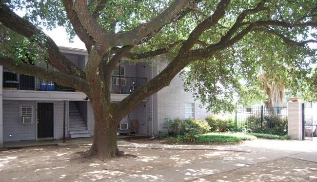 Building Photo - 6225 Tierwester St