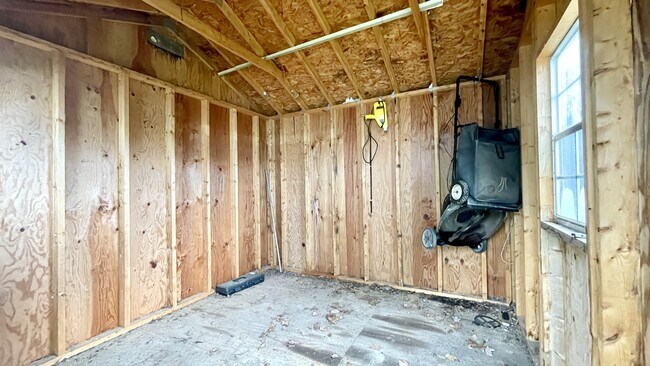 Building Photo - 1300 Debbs Ln