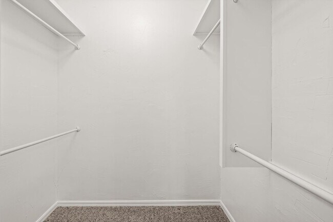 Building Photo - Updated Edmond 3BR Home – Walk to Orvis Risner Elementary – Easy OKC Commute