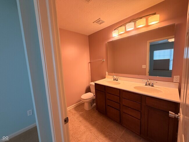 Building Photo - 11900 Kelso Dr