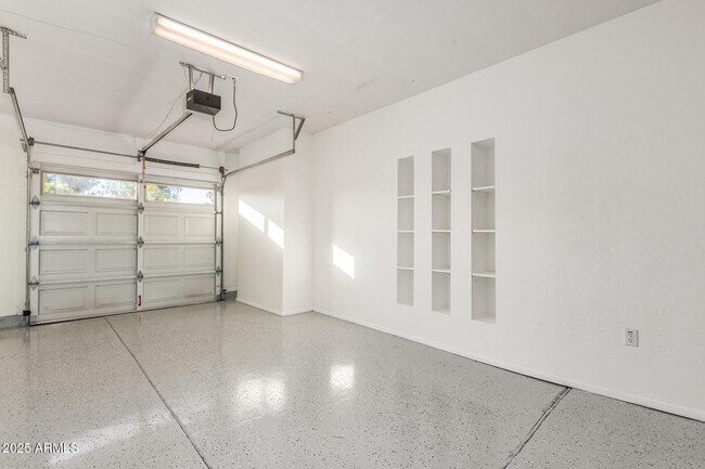 Building Photo - 12641 N 70th Pl