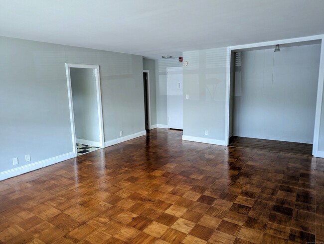 Building Photo - 80 Cartright St