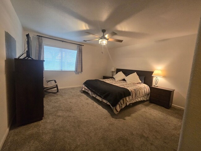 Building Photo - 3BR 2 BA available Feb 1st