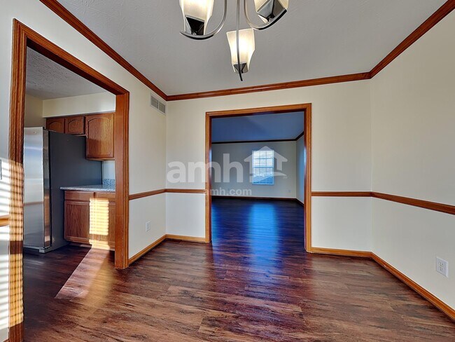 Building Photo - 6088 Lakewood Dr