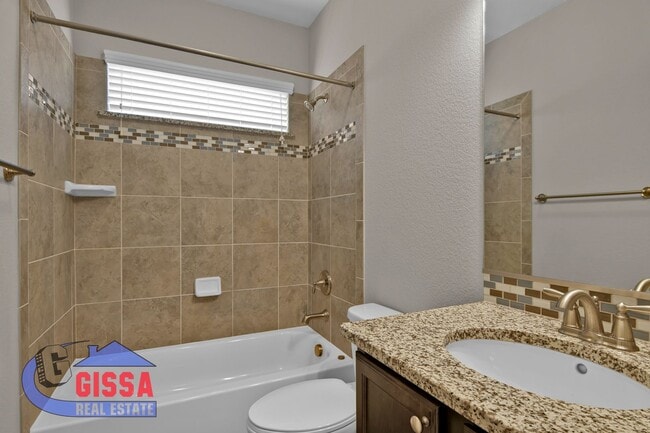 Building Photo - Beautiful home with 5 bedrooms, 4 bathroom...
