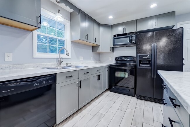Building Photo - 232 Meadowbriar Rd