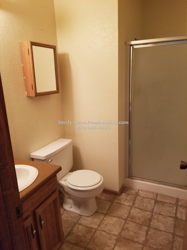 Building Photo - Lots of space in this 3 Bedroom 2.5 Bath Ridges Duplex