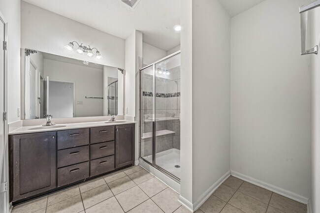 Building Photo - 4118 Lake Cypress Cir