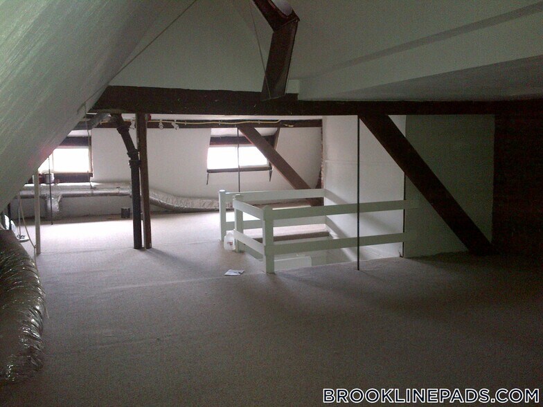 Building Photo - 1798 Beacon St