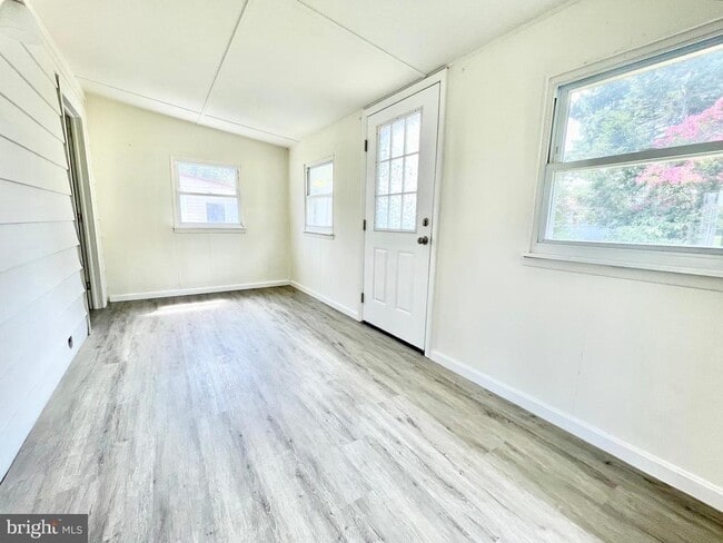 Building Photo - 1416 S Governors Ave