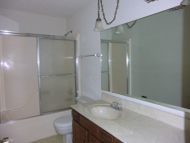 Building Photo - 1104 Roosevelt Ave