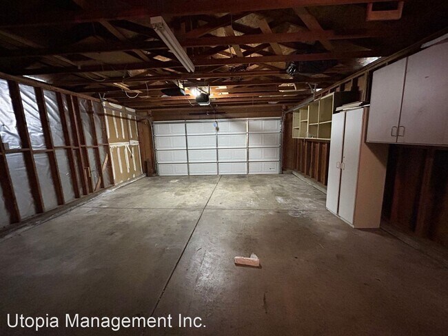 Building Photo - 3 br, 2 bath House - 204 Sumatra