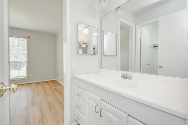 Building Photo - 23415 Verngate Dr