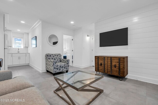Building Photo - 548 Ocean Blvd
