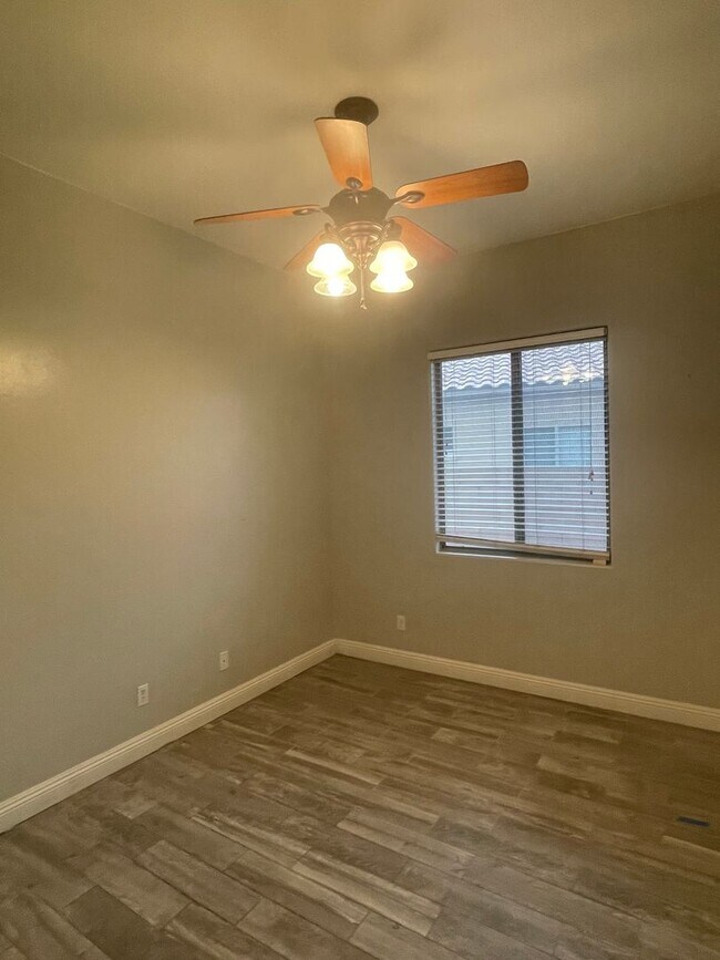 Building Photo - Southwest Beauty