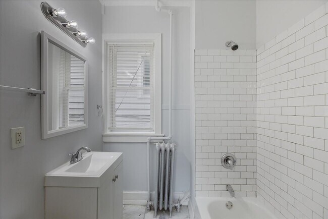 Building Photo - 2552 N Kildare Ave