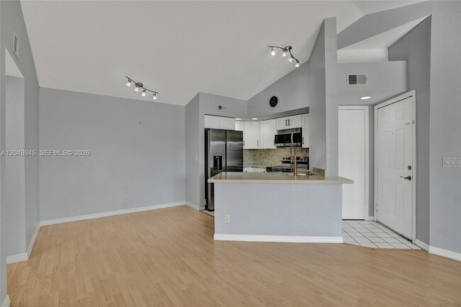 Building Photo - 12760 Vista Isles Dr