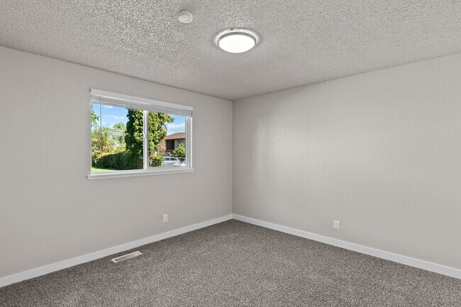 Building Photo - 319 S Johnson St