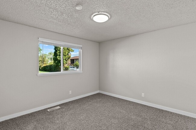Building Photo - One of the largest 2 bedrooms in the area with 1.5 bathrooms and 1100 square feet plus your own l...