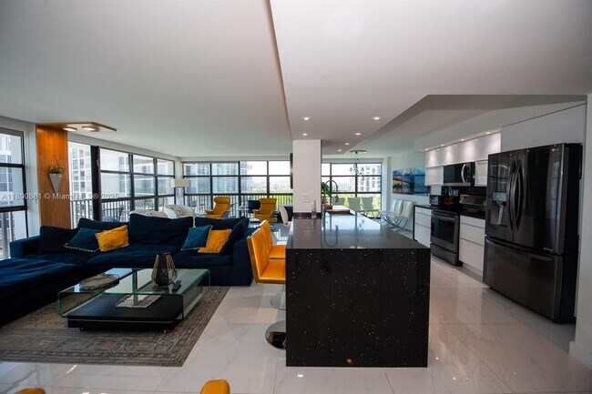Building Photo - 600 Parkview Dr