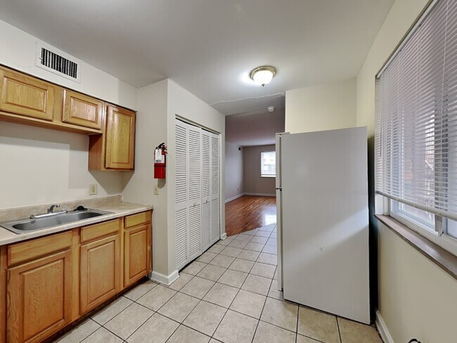 Building Photo - 331 E 18th Ave