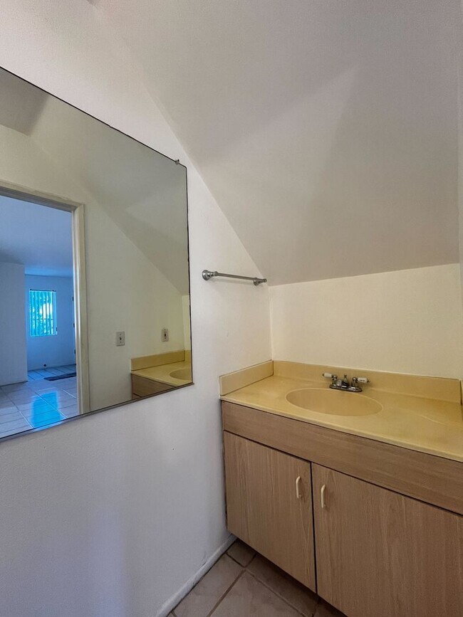 Building Photo - Comfortable 3-Bedroom Home in Prime La Pue...